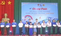  Trao tặng Huy hiệu Tuổi trẻ dũng cảm cho 3 đoàn viên cứu người đuối nước 第7张