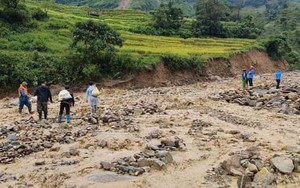 Phó Chủ tịch Trung ương Hội Nông dân Việt Nam Phạm Tiến thăm, tặng quà bà con vùng lũ Bắc Hà (Lào Cai)  第16张