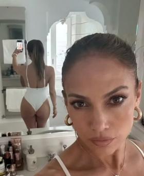 Jennifer Lopez mặc hở bạo, phóng khoáng sau khi ly hôn chồng thứ tư  第3张