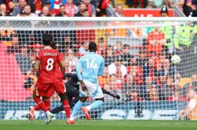 Liverpool thua sốc tại Anfield  第1张