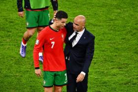 HLV Bồ Đào Nha nêu lý do Ronaldo dự bị ở trận đấu với Scotland  第1张