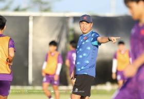 HLV Hứa Hiền Vinh yêu cầu U19 Việt Nam phải thắng U19 Lào