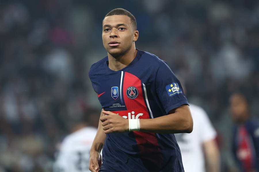 Mbappe nhận tin xấu trong khiếu nại đòi tiền từ PSG