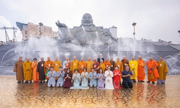  &apos;Trai bao&apos; nghẹn đắng vì chỉ sau một năm chơi bời, quý bà đại gia hất bỏ thay tình mới không thương tiếc 第9张