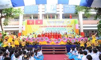  Lịch học kín mít của học sinh lớp 1 gây ‘choáng&apos; 