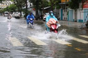  Nam Bộ và miền Trung đón mưa lớn kéo dài 