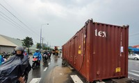  Xe container tông sập nhà dân, tài xế tử vong trong cabin 第5张