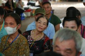 “Bữa Cơm Yêu Thương”: Người nhà bệnh nhân sẵn sàng nhường cơm sẻ áo gây xúc động  第34张