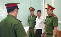  Ông đã chết, bà không biết chữ vẫn có chữ ký trong hồ sơ tặng đất hương hỏa cho cháu ngoại 