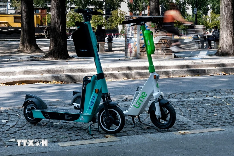  &quot;Cuộc tình ngắn ngủi&quot; giữa xe scooter điện và các thành phố lớn 