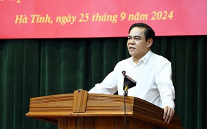 &quot;Vật thể lạ&quot; dài 20m, nặng 10 tấn trôi dạt vào bờ biển Hà Tĩnh, sau 9 tháng vẫn chưa được xử lý