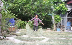 &quot;Vật thể lạ&quot; dài 20m, nặng 10 tấn trôi dạt vào bờ biển Hà Tĩnh, sau 9 tháng vẫn chưa được xử lý