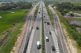 Sẽ hoàn thành hơn 73km đường gom dân sinh trên cao tốc Bắc-Nam trong năm 2025