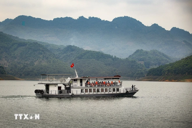  Khám phá đền Chúa Thác Bờ: Không gian linh thiêng hòa quyện với vẻ đẹp hoang sơ 