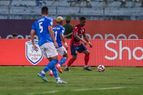 Leo Artur lập hat-trick, CLB CAHN huỷ diệt Lion City 