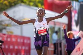 Giáo viên toán đạt sub2:22 tại Chicago Marathon 2024 