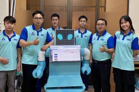 Sinh viên Bách khoa TP HCM chế tạo robot y tá 