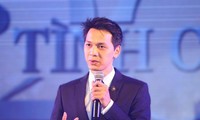  CEO Ngân hàng Quân đội hát nhảy &apos;Bên trên tầng lầu&apos; gây sốt 