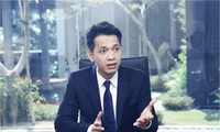  CEO Ngân hàng Quân đội hát nhảy &apos;Bên trên tầng lầu&apos; gây sốt 